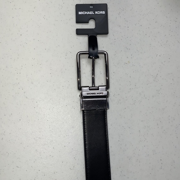 Michael Kors Reversible Embossed Leather Belt - Picture 10 of 10